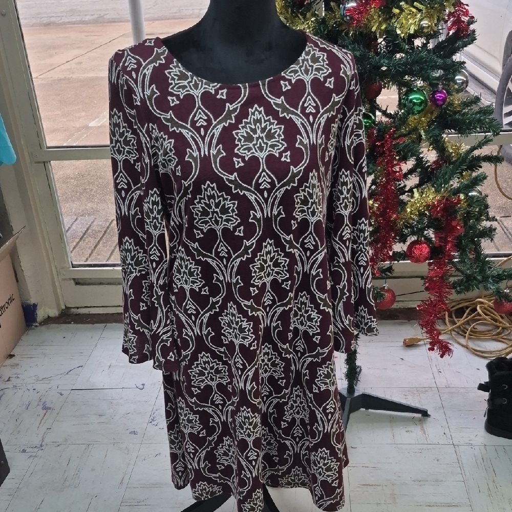 Ronni Nicole Burgundy and White Long Sleeve Dress